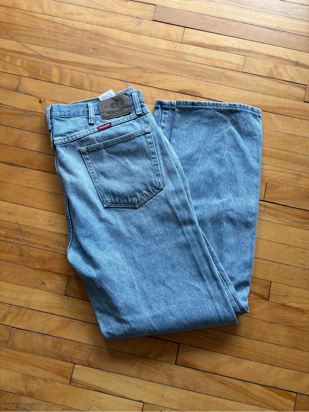 Wrangler Men's Light Blue Relaxed Fit Jeans